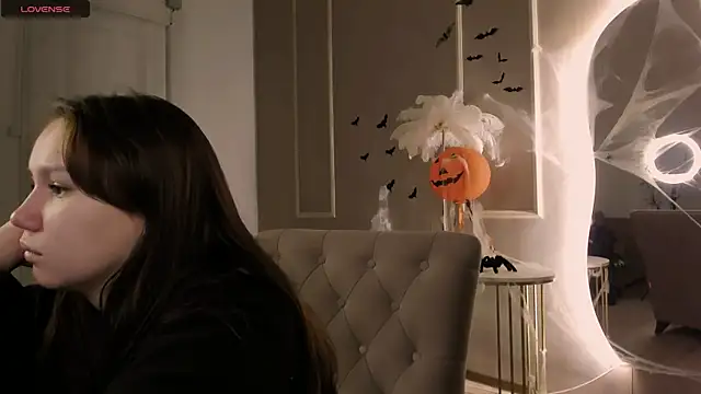 Snapshot of Alisia_Mars chatting on 10.22.25 Alisia Mars online show from 10.22.25