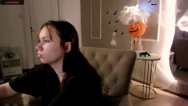 Snapshot of Alisia_Mars chatting on 10.23.25 Alisia Mars online show from 10.23.25