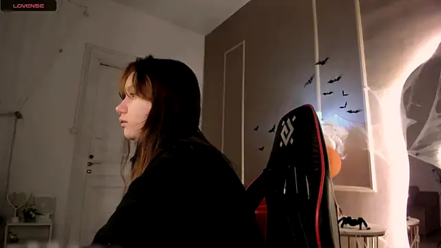 Snapshot of Alisia_Mars chatting on 10.24.25 Alisia Mars online show from 10.24.25