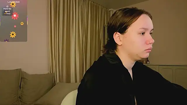 Snapshot of Alisia_Mars chatting on 11.28.25 Alisia Mars online show from 11.28.25