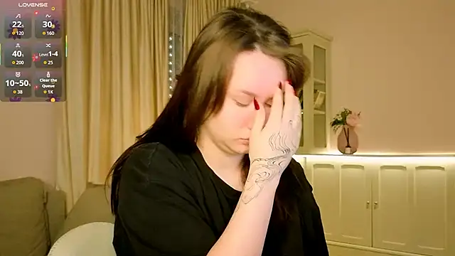 Snapshot of Alisia_Mars chatting on 12.14.25 Alisia Mars online show from 12.14.25