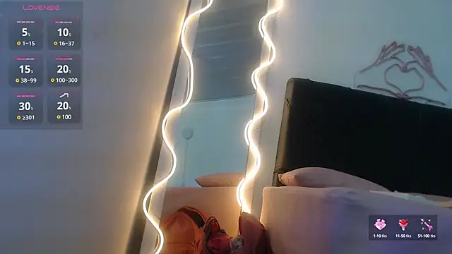 Laylafoxy tay online show from 02.14.25