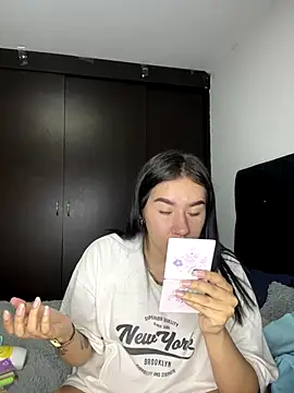 Snapshot of Im_Valen_Cute chatting on 12.03.24 Im Valen Cute online show from 12.03.24