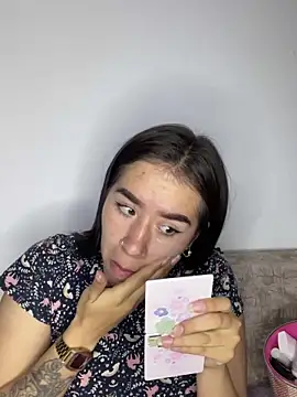 Snapshot of Im_Valen_Cute chatting on 12.21.24 Im Valen Cute online show from 12.21.24