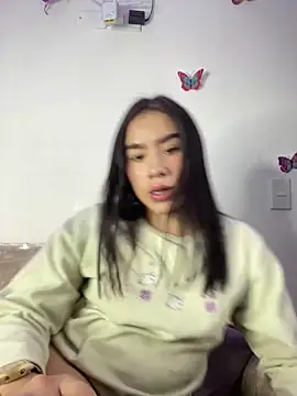 Snapshot of Im_Valen_Cute chatting on 12.23.24 Im Valen Cute online show from 12.23.24