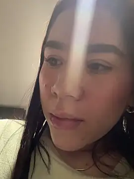 Snapshot of Im_Valen_Cute chatting on 12.23.24 Im Valen Cute online show from 12.23.24