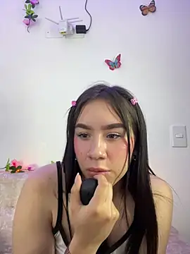 Snapshot of Im_Valen_Cute chatting on 12.24.24 Im Valen Cute online show from 12.24.24