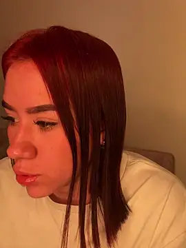 Snapshot of Im_Valen_Cute chatting on 02.01.25 Im Valen Cute online show from 02.01.25