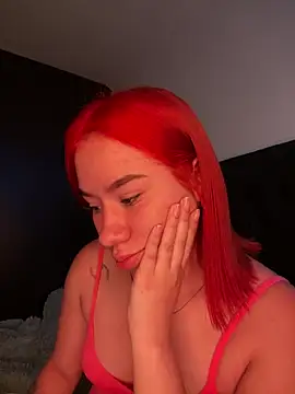 Snapshot of Im_Valen_Cute chatting on 02.18.25 Im Valen Cute online show from 02.18.25