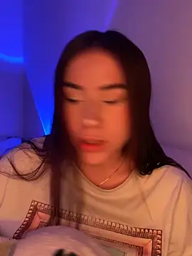 Snapshot of Im_Valen_Cute chatting on 10.28.25 Im Valen Cute online show from 10.28.25