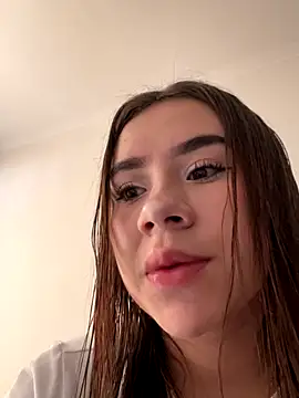 Snapshot of Im_Valen_Cute chatting on 10.28.25 Im Valen Cute online show from 10.28.25