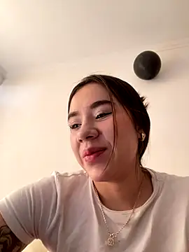 Snapshot of Im_Valen_Cute chatting on 11.10.25 Im Valen Cute online show from 11.10.25