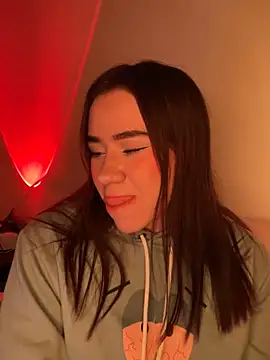 Snapshot of Im_Valen_Cute chatting on 11.13.25 Im Valen Cute online show from 11.13.25