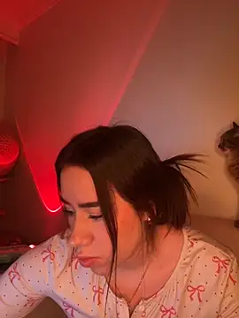 Snapshot of Im_Valen_Cute chatting on 11.26.25 Im Valen Cute online show from 11.26.25