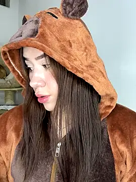 Snapshot of Im_Valen_Cute chatting on 11.28.25 Im Valen Cute online show from 11.28.25