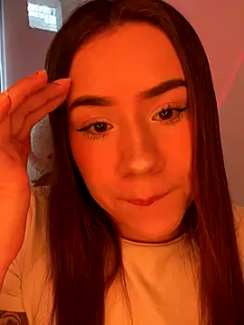 Snapshot of Im_Valen_Cute chatting on 11.29.25 Im Valen Cute online show from 11.29.25