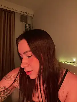 Snapshot of Im_Valen_Cute chatting on 12.14.25 Im Valen Cute online show from 12.14.25