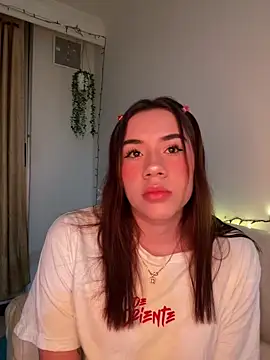 Snapshot of Im_Valen_Cute chatting on 12.16.25 Im Valen Cute online show from 12.16.25