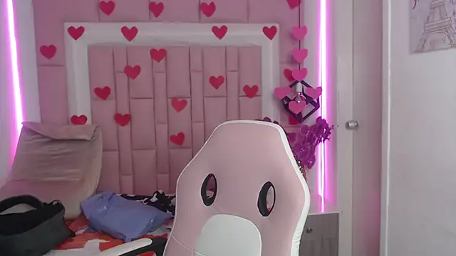 Dyla n18 online show from 02.15.25