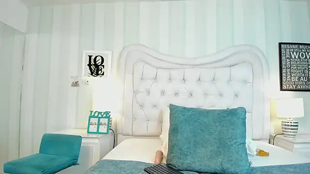 Snapshot of MonserratPeters chatting on 01.21.25 MonserratPeters online show from 01.21.25