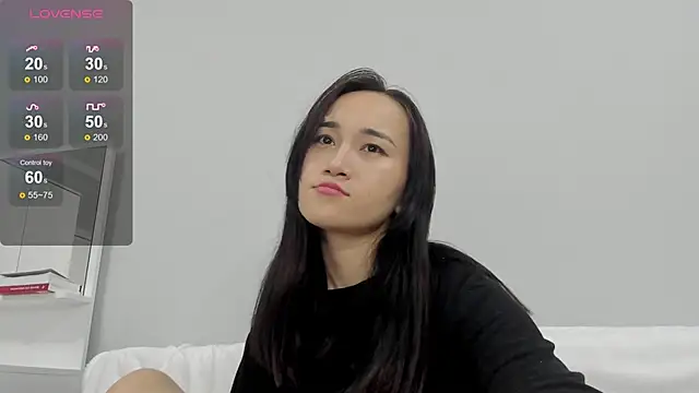 Snapshot of aenie chatting on 12.15.24 aenie online show from 12.15.24