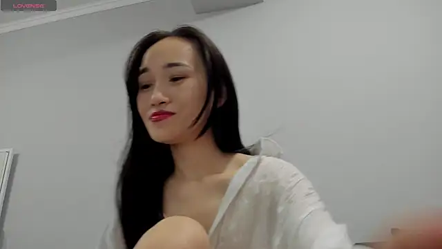 Snapshot of aenie chatting on 12.30.24 aenie online show from 12.30.24