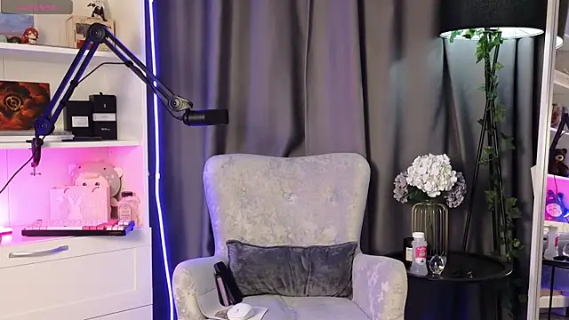 Snapshot of Anal_Girl_ chatting on 05.21.26 Anal Girl online show from 05.21.26
