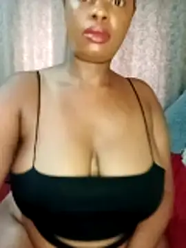 Snapshot of Luciouslips00 chatting on 11.08.25 Luciouslips00 online show from 11.08.25