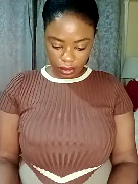 Snapshot of Luciouslips00 chatting on 11.17.25 Luciouslips00 online show from 11.17.25