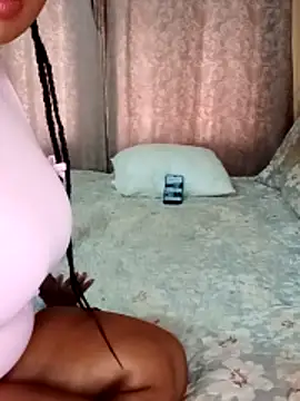 Snapshot of Luciouslips00 chatting on 12.01.25 Luciouslips00 online show from 12.01.25