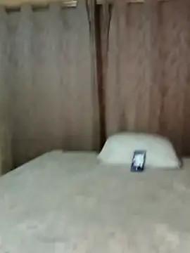 Snapshot of Luciouslips00 chatting on 12.01.25 Luciouslips00 online show from 12.01.25