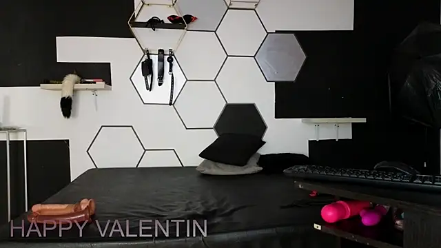 haileycat online show from 02.15.25