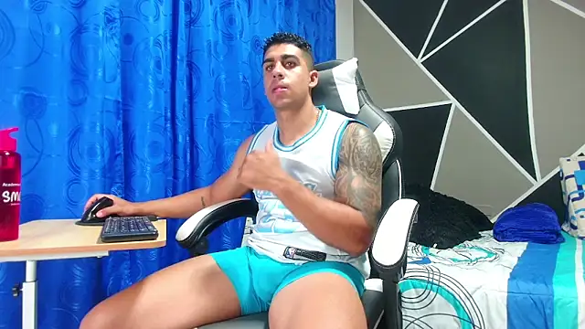 Snapshot of astrom_greyy chatting on 11.01.25 astrom greyy online show from 11.01.25