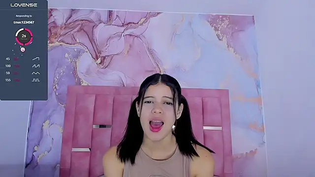 Snapshot of LizzMartin chatting on 01.13.25 LizzMartin online show from 01.13.25