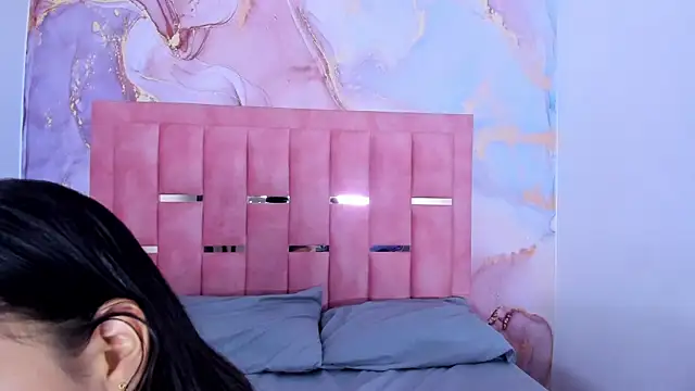 Snapshot of LizzMartin chatting on 02.08.25 LizzMartin online show from 02.08.25