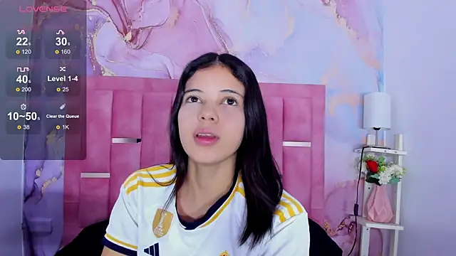 Snapshot of LizzMartin chatting on 02.27.25 LizzMartin online show from 02.27.25