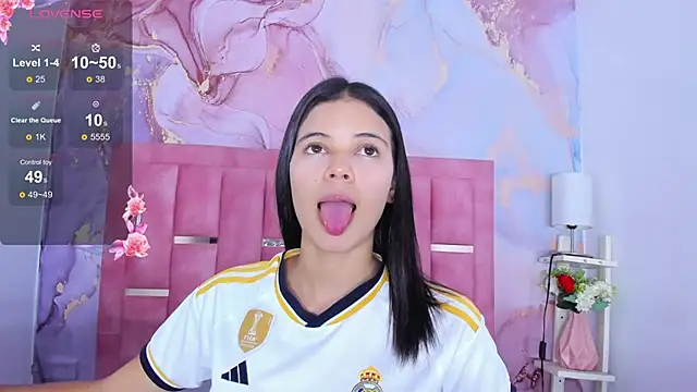 Snapshot of LizzMartin chatting on 03.01.25 LizzMartin online show from 03.01.25