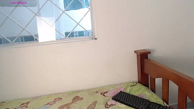 Snapshot of Lola_sweeet18 chatting on 01.07.26 Lola sweeet18 online show from 01.07.26