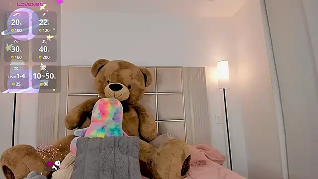 Snapshot of saraamiller_ chatting on 03.08.25 saraamiller online show from 03.08.25