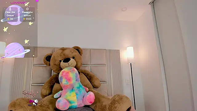 Snapshot of saraamiller_ chatting on 03.10.25 saraamiller online show from 03.10.25