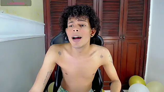 Snapshot of rose_Skinny_ chatting on 09.11.25 rose Skinny  online show from 09.11.25