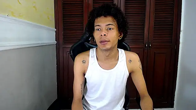 Snapshot of rose_Skinny_ chatting on 09.29.25 rose Skinny  online show from 09.29.25