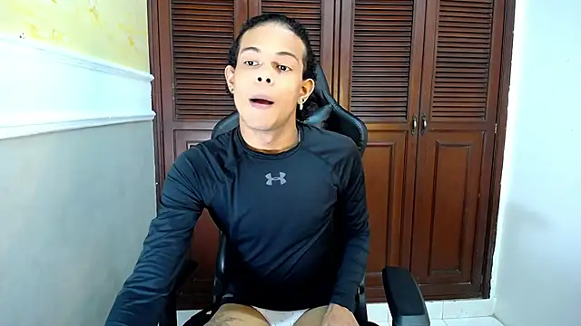 Snapshot of rose_Skinny_ chatting on 10.07.25 rose Skinny  online show from 10.07.25