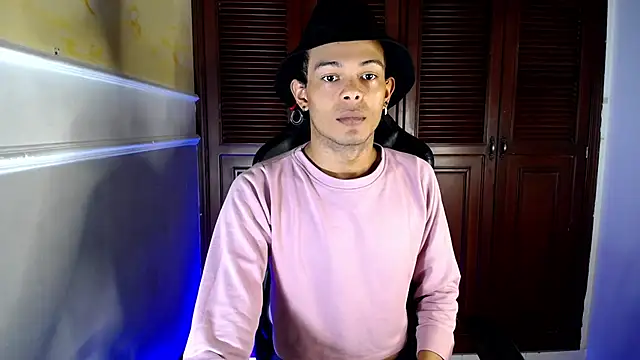 Snapshot of rose_Skinny_ chatting on 10.08.25 rose Skinny  online show from 10.08.25