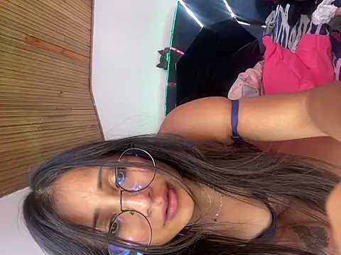 Jade Zephyra online show from 02.17.25