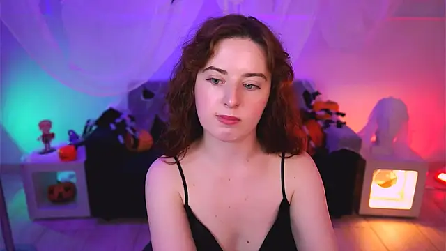 Snapshot of AnnTerry_ chatting on 10.31.25 AnnTerry online show from 10.31.25