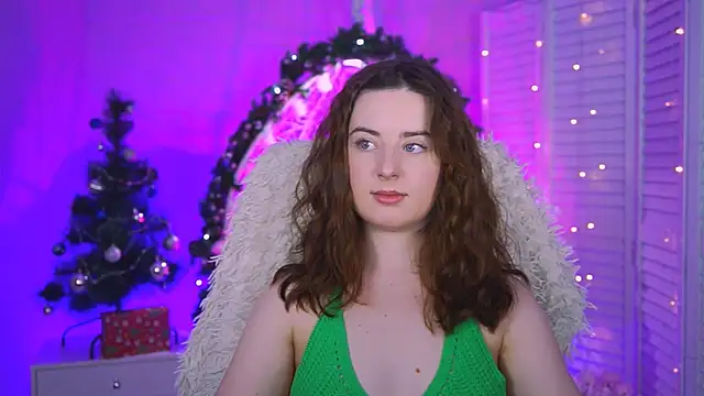 Snapshot of AnnTerry_ chatting on 12.18.25 AnnTerry online show from 12.18.25