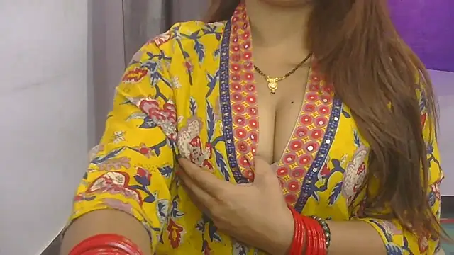 Snapshot of cutie-taara chatting on 10.14.25 cutie-taara online show from 10.14.25