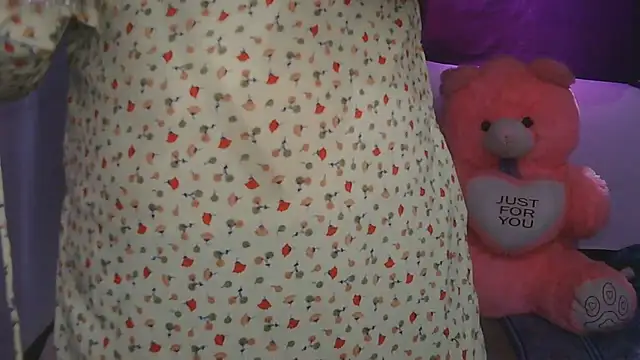 Snapshot of cutie-taara chatting on 06.19.26 cutie-taara online show from 06.19.26