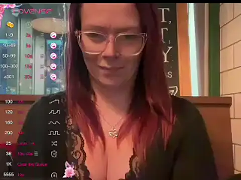 Snapshot of MelodyRoseUk chatting on 12.08.24 MelodyRoseUk online show from 12.08.24